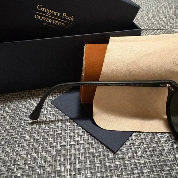 Oliver Peoples - Gregory Peck Sun - 47 - Black / Black - Picture 7 of 8